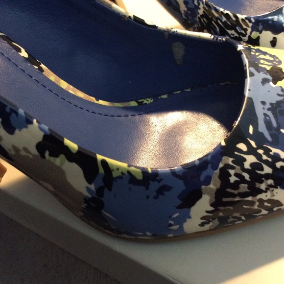 BCBGENERATION Ariel Hazy Blue Peep Toe so 71/2 - Picture 4 of 7